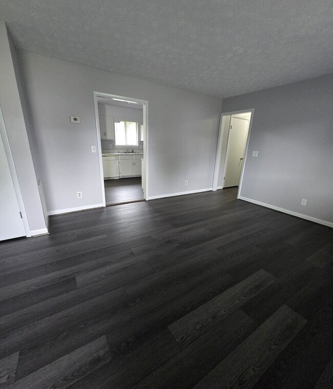 Building Photo - 3102B APPLE VALLEY (DUPLEX) OXFORD, AL 36203