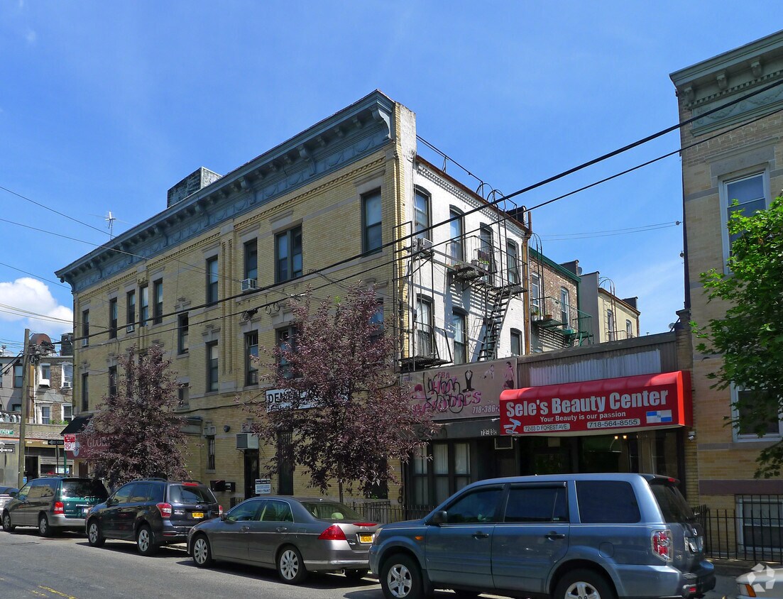 Foto del edificio - 7203 Forest Ave