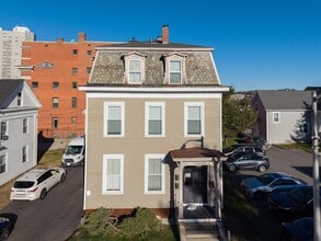 Building Photo - 10 Sycamore St