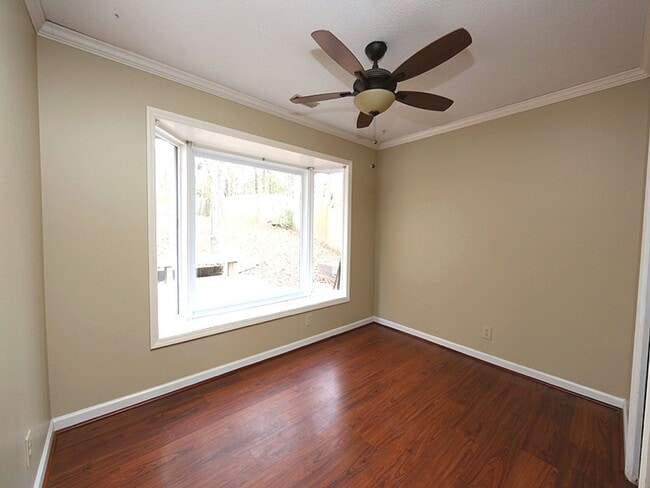 Building Photo - 4908 Pine Cone Dr