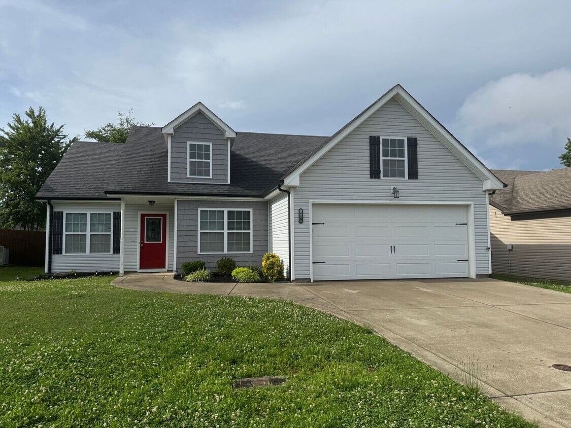 Foto principal - Gorgeous Single Family Home