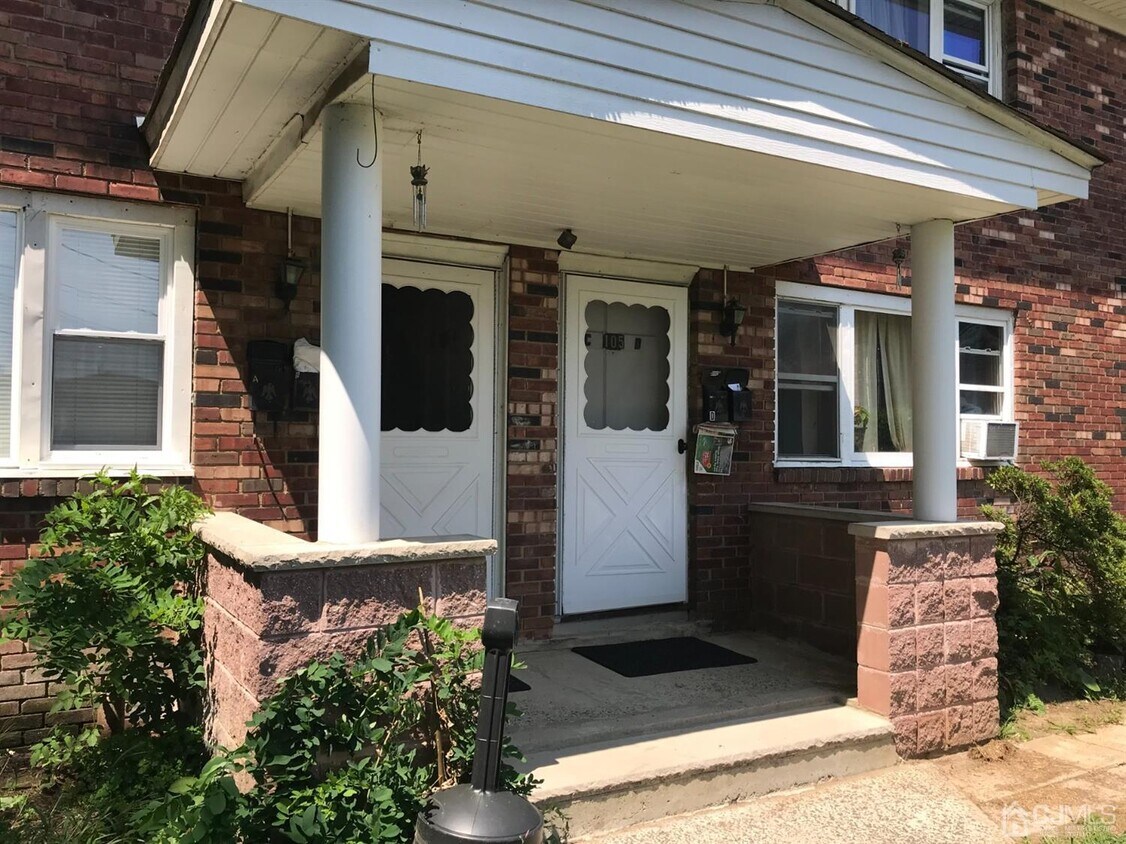 Primary Photo - 105 Colletti Ct