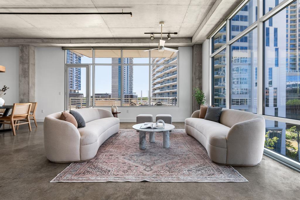 Foto principal - 800 W 5th St