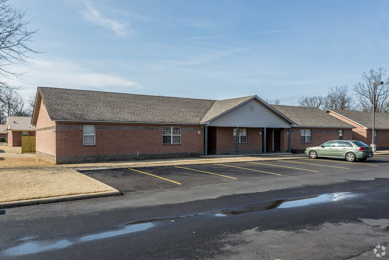 Primary Photo - Samantha Place Apartments