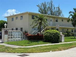 Building Photo - 1301 N 12th Ct