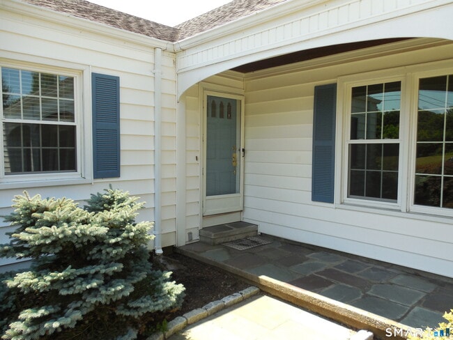 Building Photo - 16 Shorelands Dr