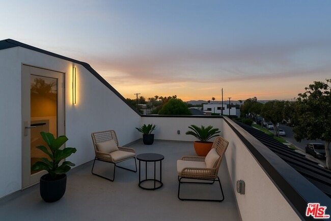 Foto del edificio - 4041 Sawtelle Blvd