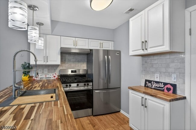 Building Photo - 7 Arapahoe Dr