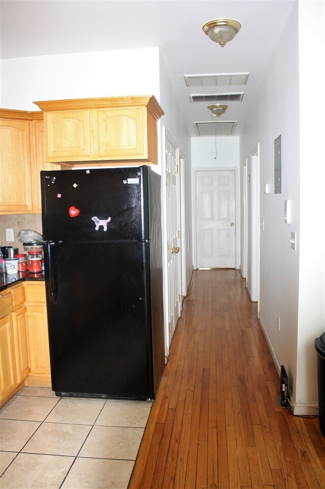 Building Photo - 217 Tonnelle Ave