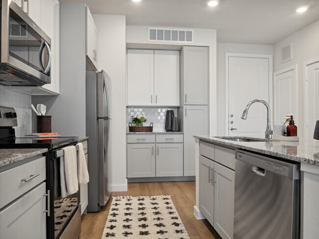 Building Photo - Hot Offer! 8 Weeks Free + $1,000 GC