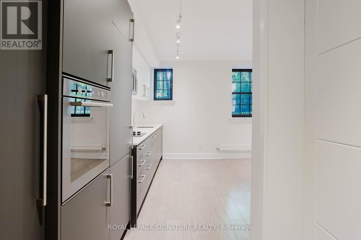 Primary Photo - 2-112 Clarendon Ave