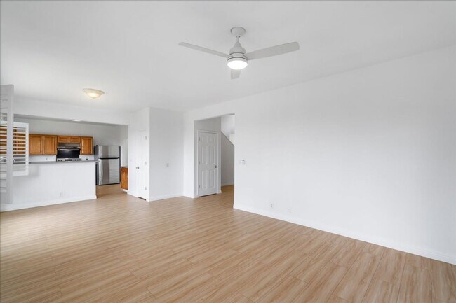 Foto del edificio - 3 Bed/ 2.5 Bath Two-Story Home with Yard and Garage