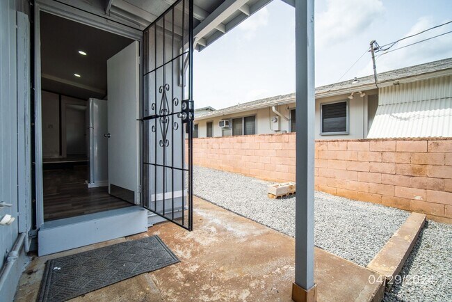 Foto del edificio - 1bd 1ba with Parking - Dogs negotiable $2350 94-1167 Kahuahale St