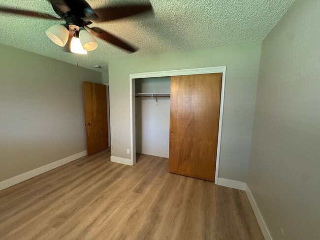 Building Photo - 970 #4