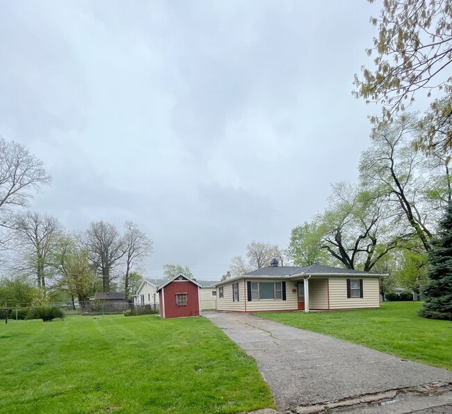 Building Photo - Cute 2 Bedroom, 1 Bathroom!