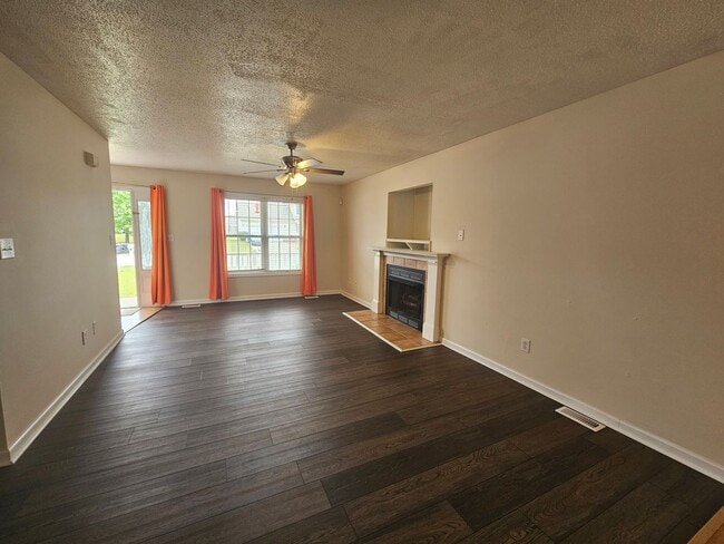 Foto del edificio - New Listing!!