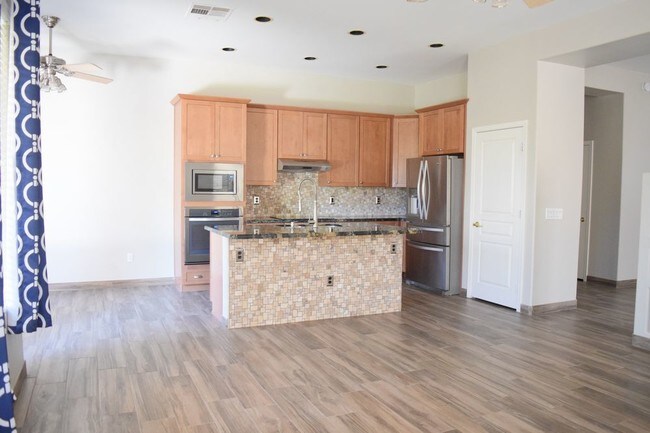 Building Photo - Amazing Upgraded Gilbert House