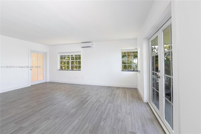 Foto del edificio - 8630 Byron Ave