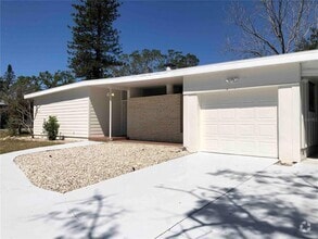 Building Photo - 2753 Valencia Dr