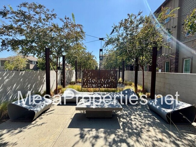 Foto del edificio - 7462 Solstice Pl