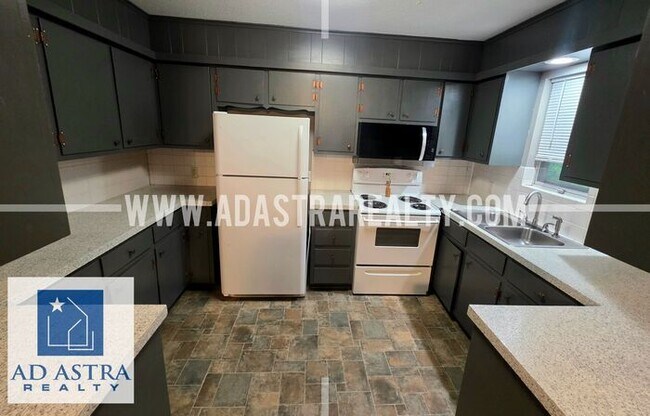 Foto del edificio - Nice and Affordable 3 Bedroom Duplex in Paola-Coming SOON!!!