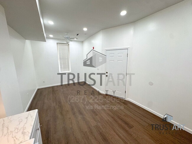 Photo - 910 N 41st St Apartment