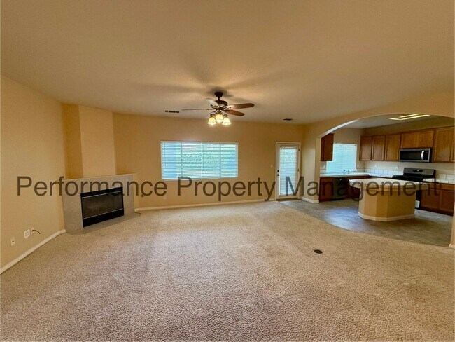 Foto del edificio - Stunning 4 Bed/2 Bath SW Bakersfield Home ...