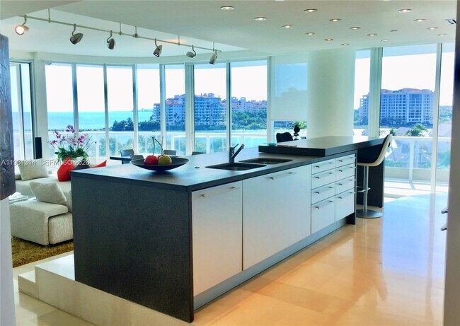 Foto del edificio - 100 South Pointe Dr