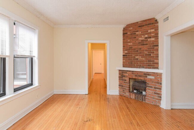 Building Photo - 3543 N Racine Ave