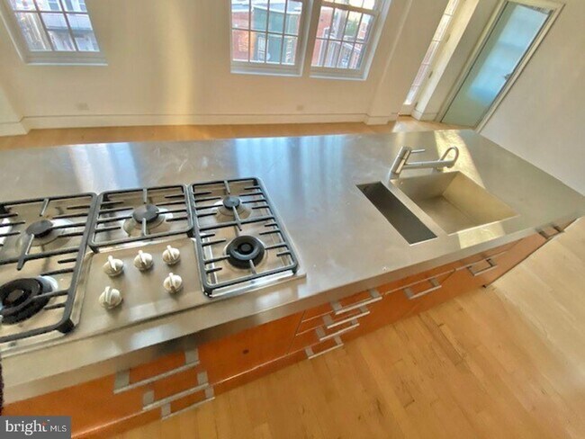 Foto del edificio - 1124 10th St NW
