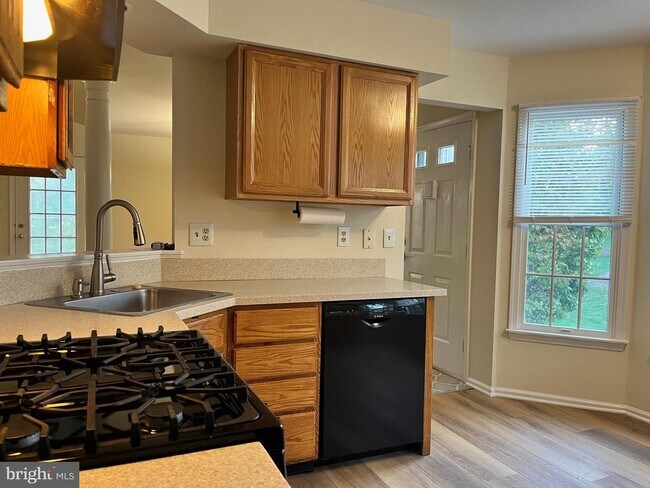 Foto del edificio - 13 Benjamin Rush Ln