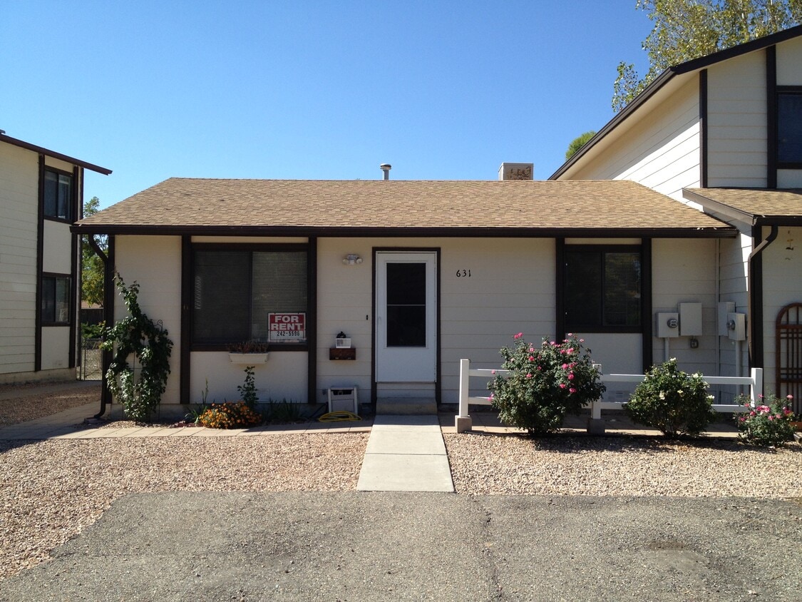 Primary Photo - 631 Highline Dr