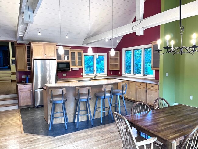 Kitchen/Dining - 4312 Main St
