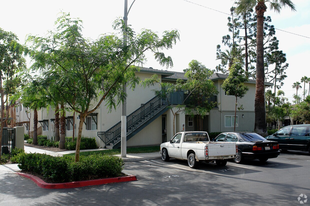 Building Photo - 1337 W Lynne Ave