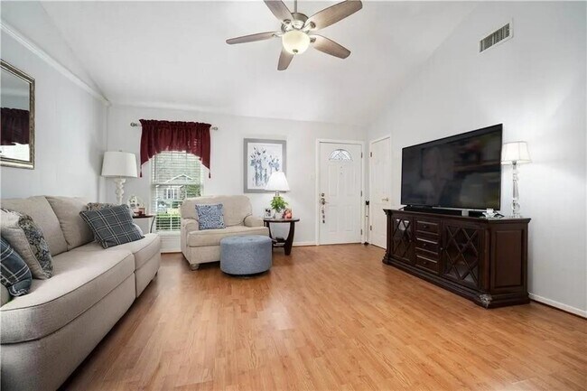 Foto del edificio - 2511 Club House Rd