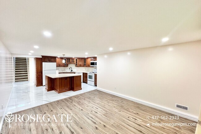 Building Photo - Modern 2 Bed 1 Bath Lower Unit in Prime Ki...