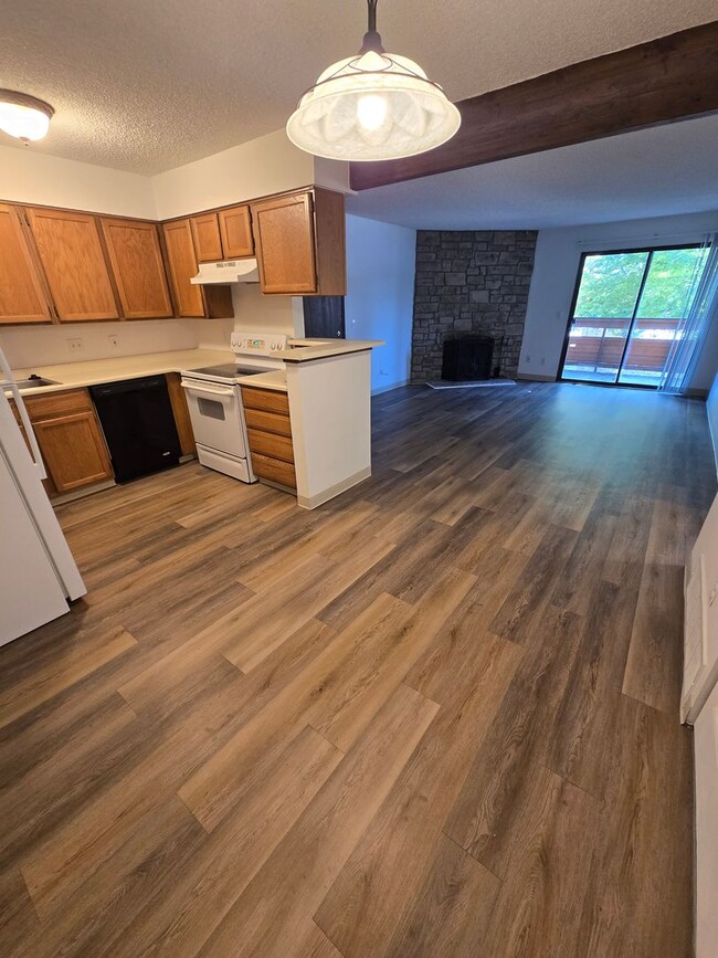 Building Photo - Beautifully designed 2-bedroom garden apar...