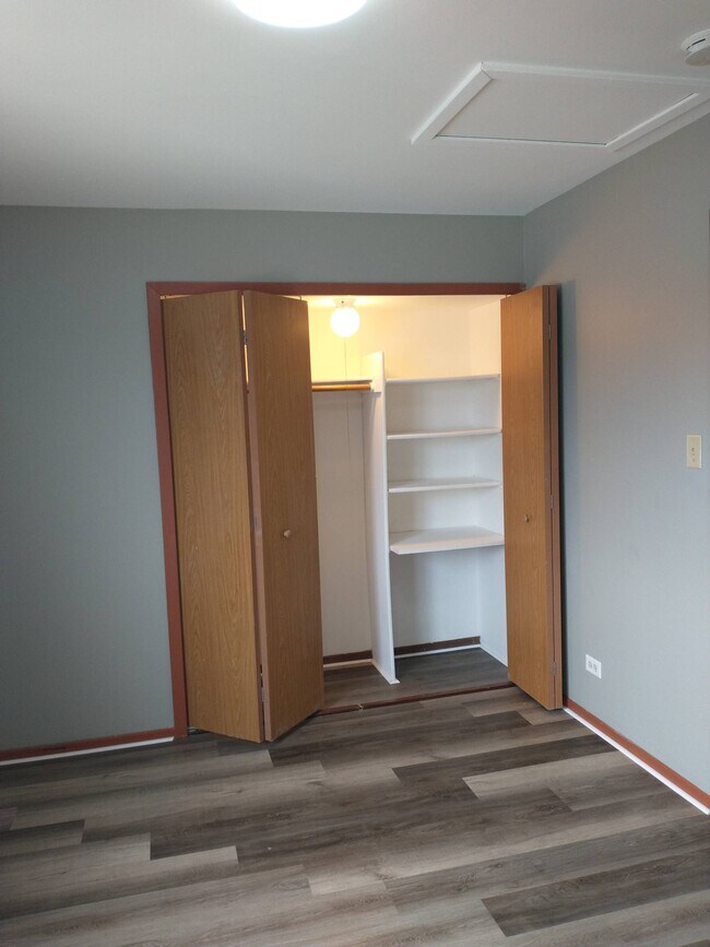 Foto del edificio - 363 Meadow Green Ln