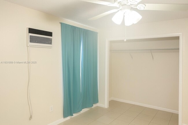 Foto del edificio - 818 SW 28th St