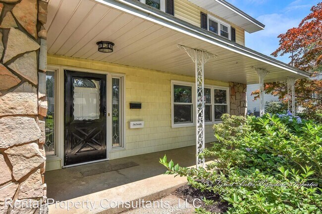 Building Photo - 3 br, 2 bath House - 1550 Haverhill Rd.