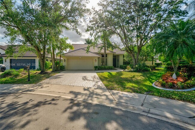 Building Photo - 1087 Deerwood Ln