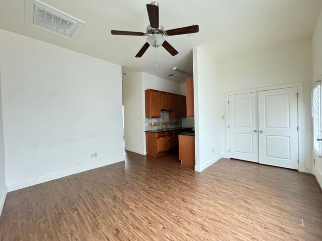 Building Photo - Pine Grove Apartments
