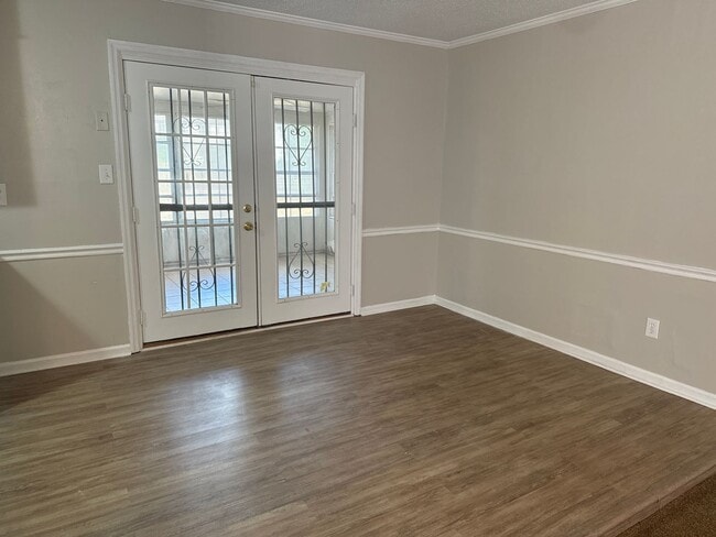 Building Photo - Four Bedroom, Two Bath Home, Just Off Tobacco Rd!