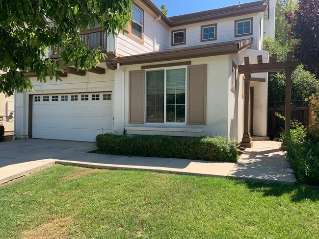 Building Photo - Beautiful 4 Bedroom, 2.5 Bath Brentwood Ro...