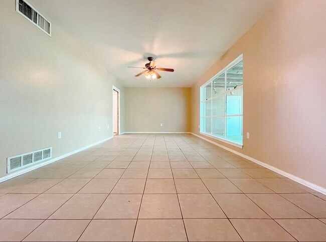 Foto del edificio - 1515 E 12th St