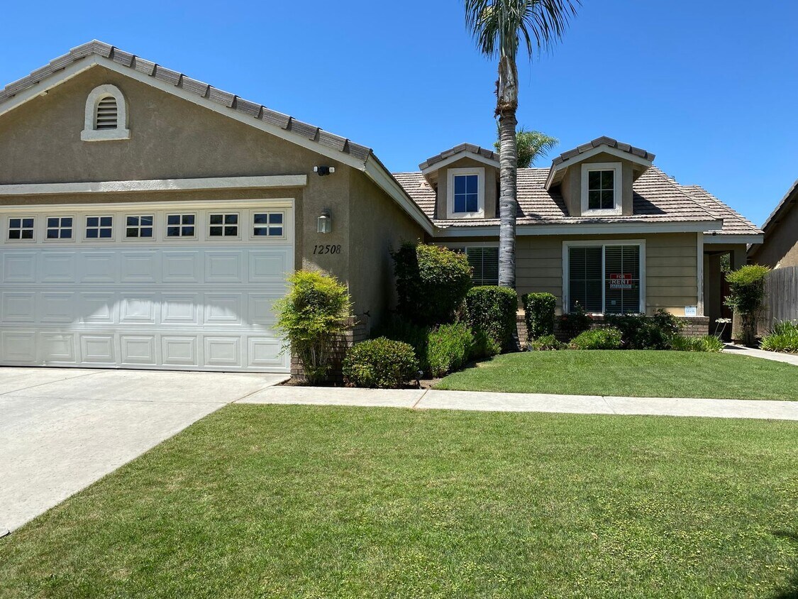 Primary Photo - 4 bedroom, 2 bath House for Rent