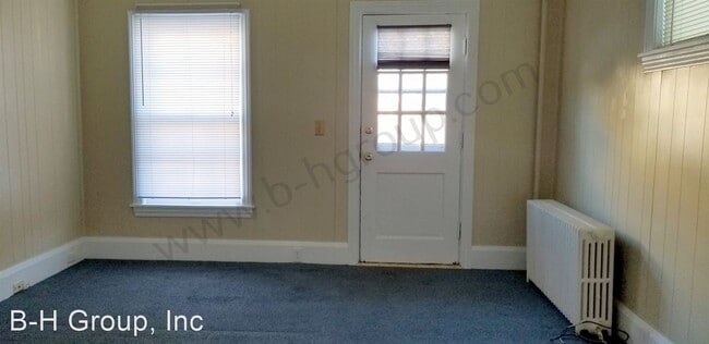 Building Photo - 5912 8th Ave