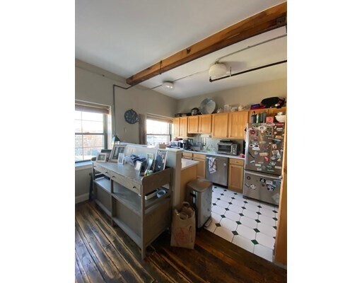 Foto del edificio - 881 E 1st St