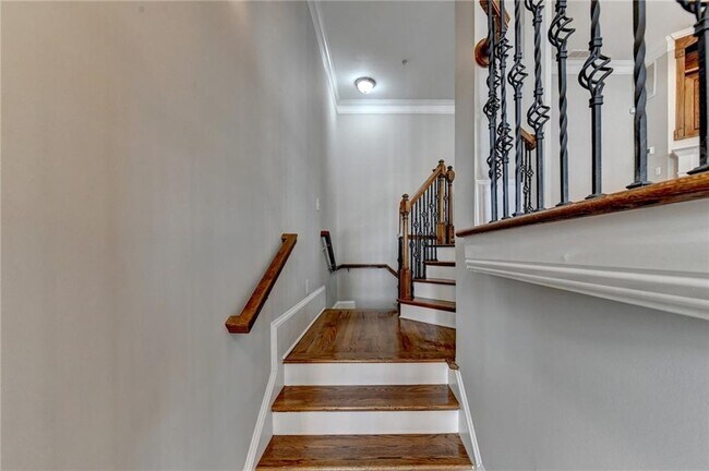 Foto del edificio - 813 Clifton Heights Ln NE