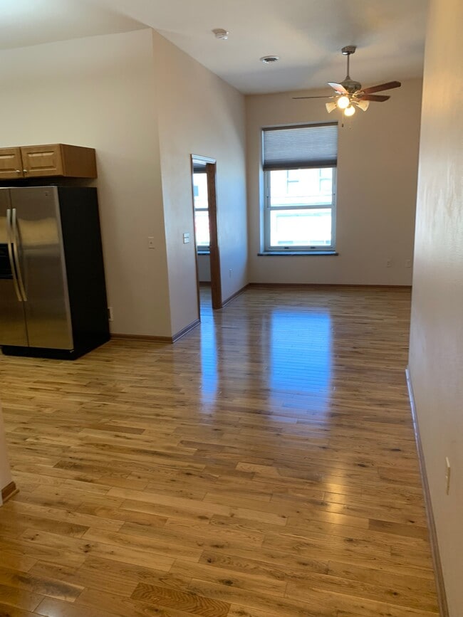 Building Photo - 802 4th Ave